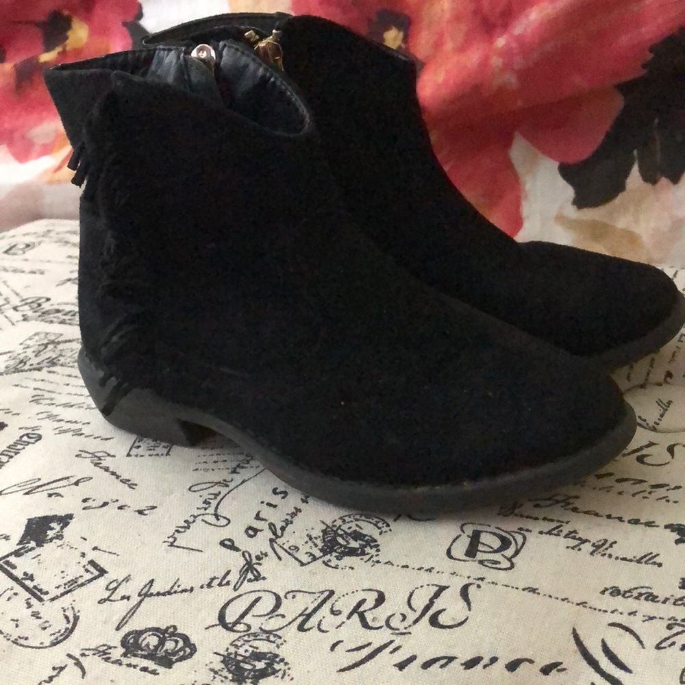 Fringe boots